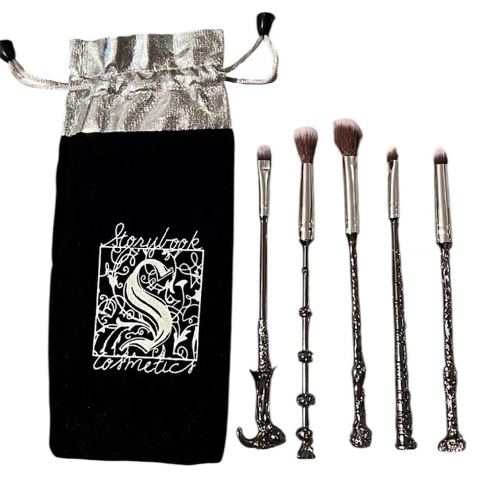 Storybook Cosmetics: Wizardry & Witchcraft Eyeshadow Palette Matching Brush Set - Picture 10 of 16